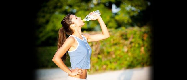 lady athlete drinking water