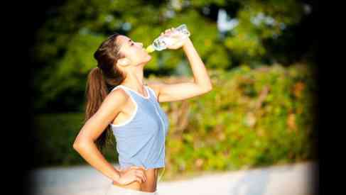 lady athlete drinking water