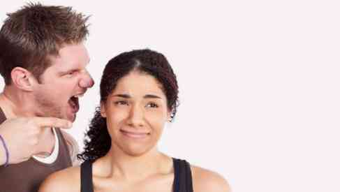 personal trainer scolding client
