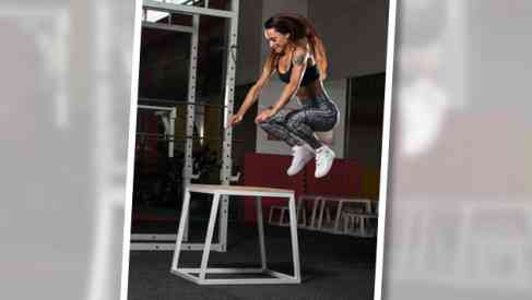 woman doing plyometrics